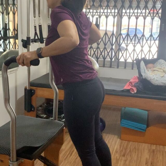 Hoje o dia começou animado por aqui, cantamos parabéns para a a aniversariante do dia @cardososandraeliane 🎉 🥳 Depois teve muito pilates e finalizamos a manhã com a mamãe  do Caio @ilramos.Aqui sextou com S de sucesso!Agende seu atendimento!(11)4556-7671Fixo e WhatsApp#aniversariantedodia #pósgestação #pilatesparaavida #emtidpsosmomentos #sextoucomsdesucesso #vemvocêtambém #osasco #pilates